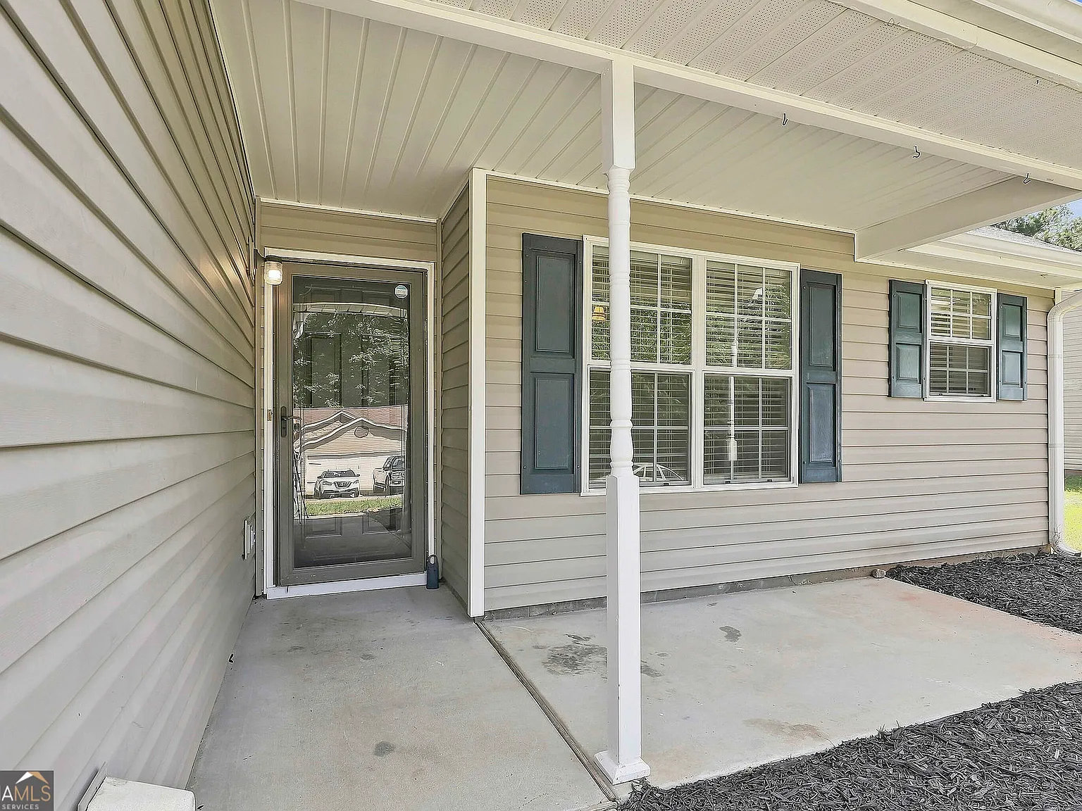 3 bed, 2.0 bath, 1112 sqft, $1,750 — Photo 3