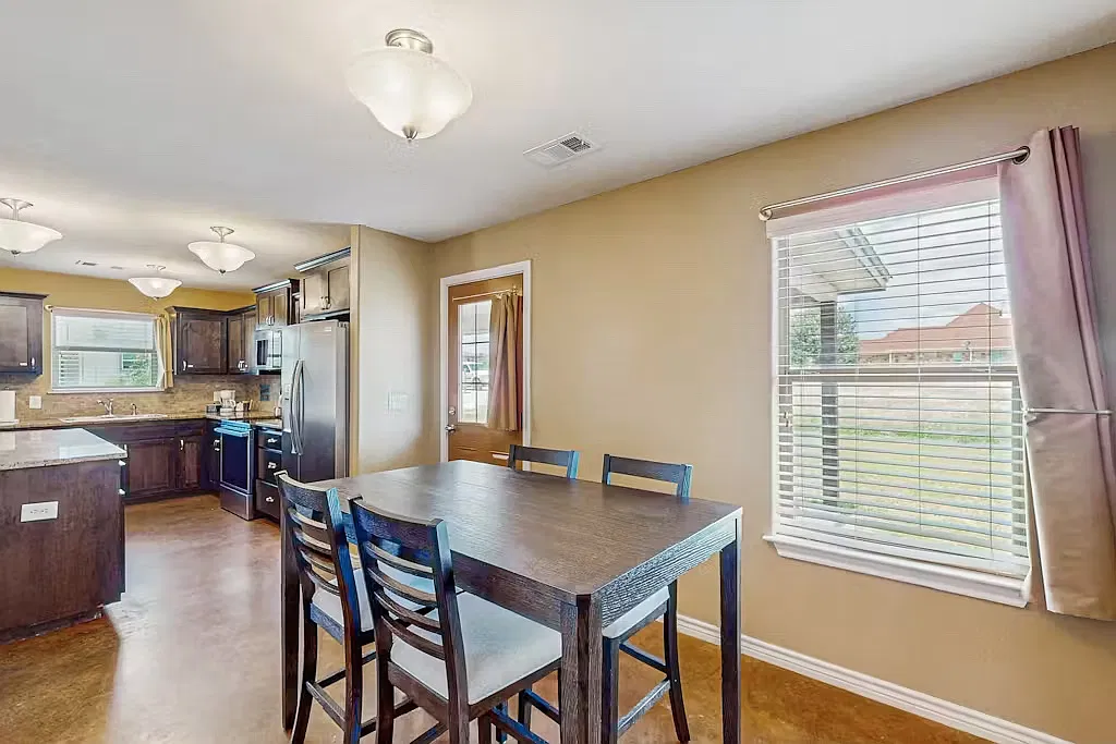 104 Ironway Dr — Photo 4