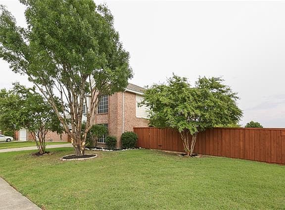 3rd image of 300 Willowlake Dr