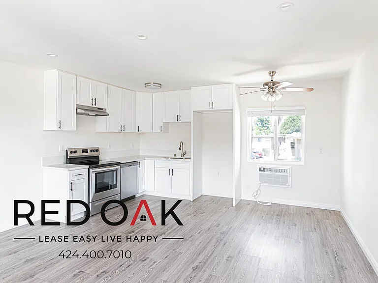 20414 Cohasset St #19 — Photo 2