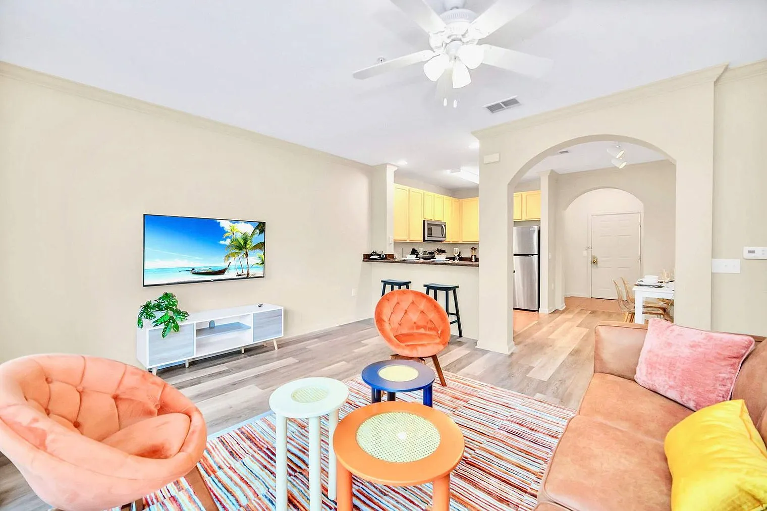 3 bed, 2.0 bath, 1356 sqft, $2,391 — Photo 2