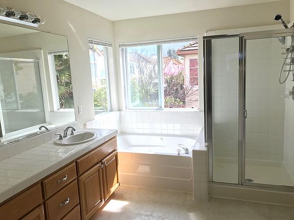 4th image of 2240 Pettigrew Dr