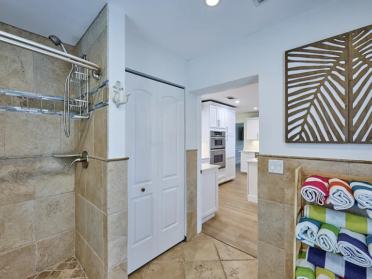 100 Neptune Dr — Photo 35