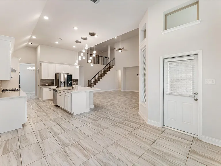 7623 Water Glen Ln — Photo 21