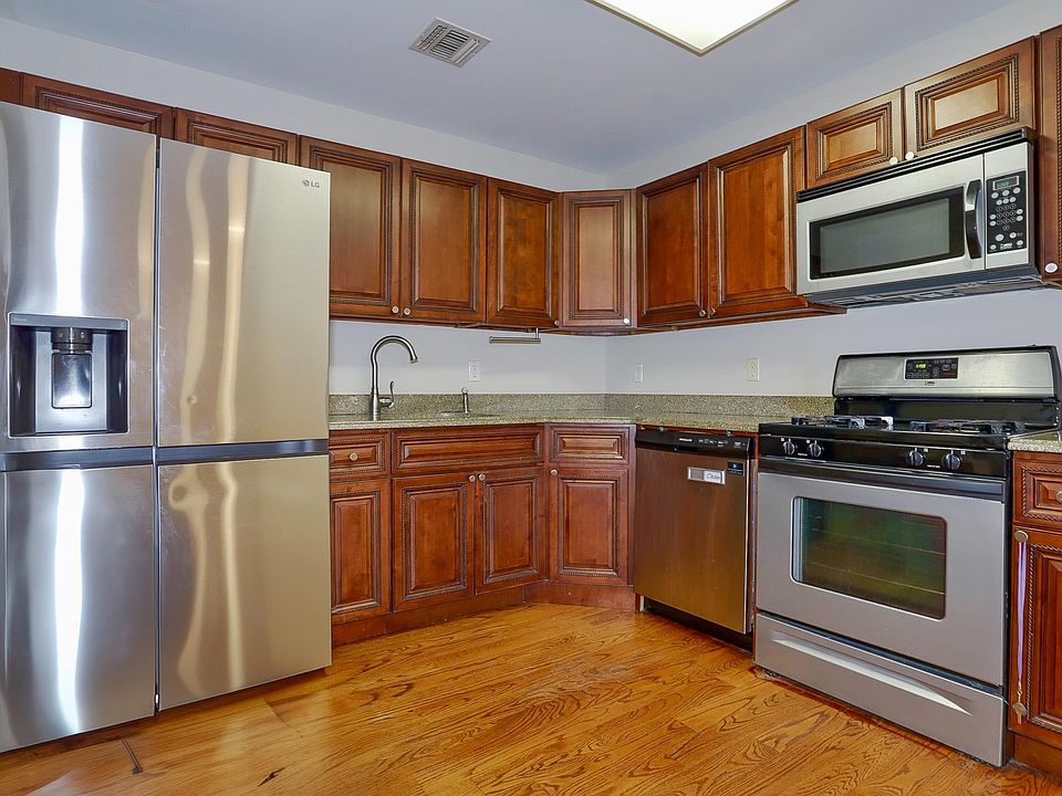 1st image of 135 38th St APT 509
