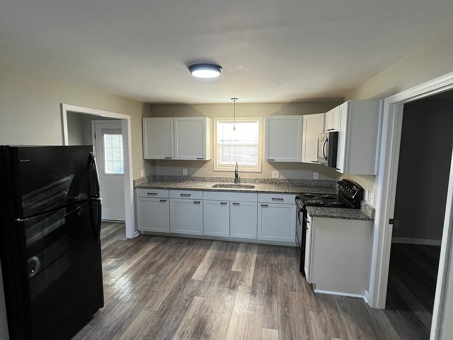 3 bed, 1320 sqft, $1,700 — Photo 3