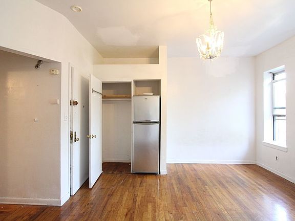 3rd image of 206 W 132nd St #1FF