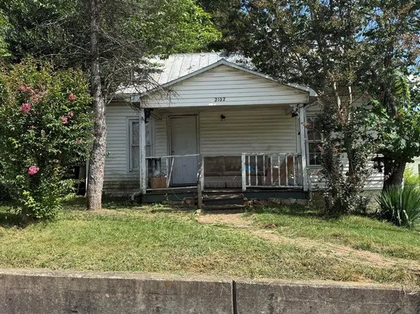 2102 E Unaka Ave, Johnson City, TN 37601