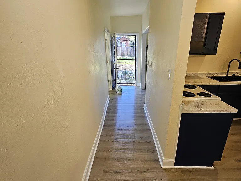 1025 Avenue E — Photo 16