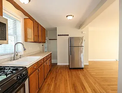 320 Manning St — Photo 6