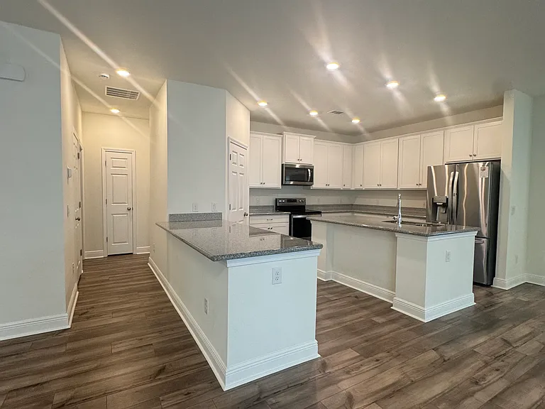 4725 Majestic Palm St — Photo 16
