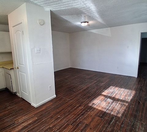 4th image of 216 Avenue S #D
