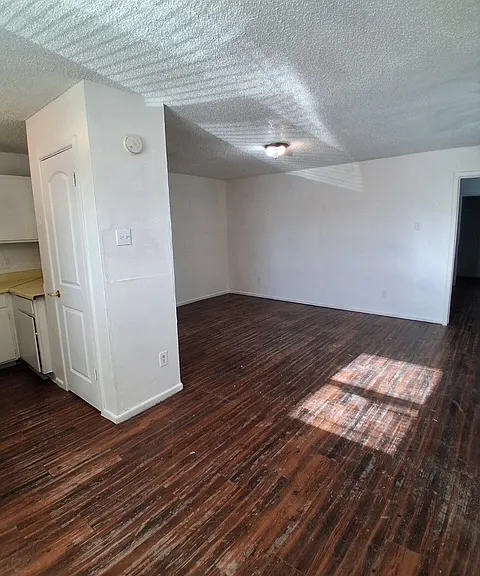 216 Avenue S #D — Photo 4
