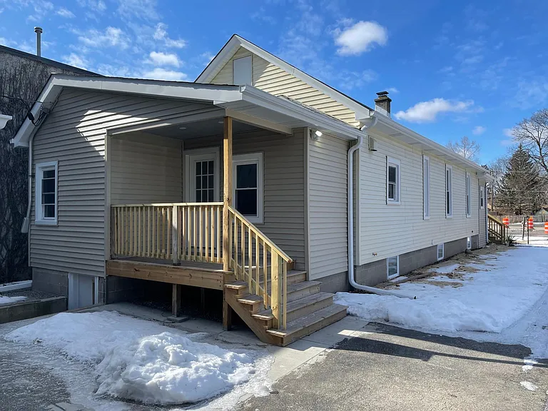 313 N Wolf Rd — Photo 3