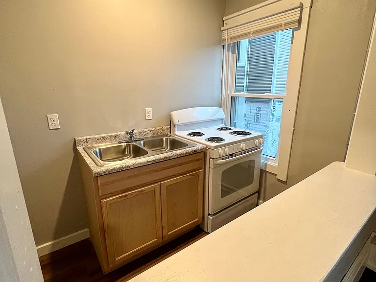 ZB - 208 Scott St — Photo 1