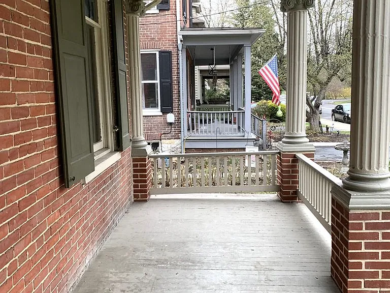 218 N Prince St — Photo 4