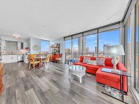 4th image of 90 SW 3rd St APT 2604
