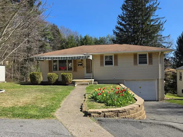 303 Wyoming Ave, Beckley, WV 25801