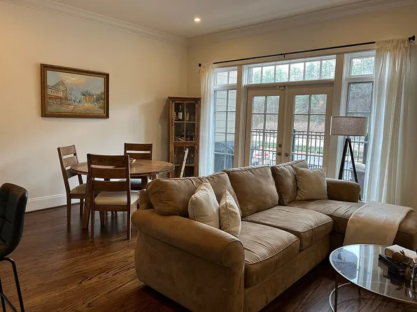 2902 Cahaba Village Pl, Birmingham, AL 35243