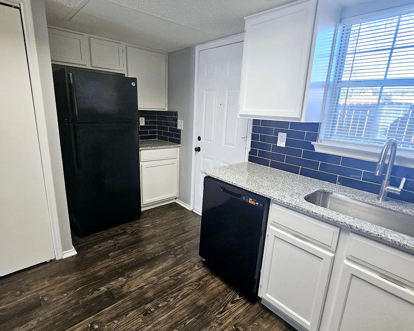 $500.00 of Move In SPECIAL - Updated Townhouse Available Now — Photo 4