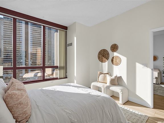 3rd image of 725 Kapiolani Blvd APT 1004