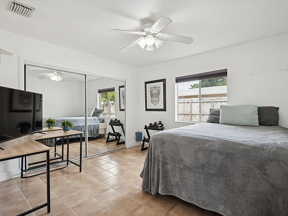5th image of 1715 SW 21st St #1