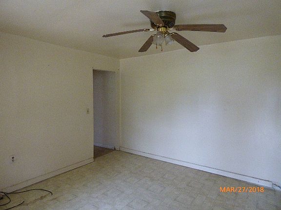 3rd image of 8 Roosevelt Dr