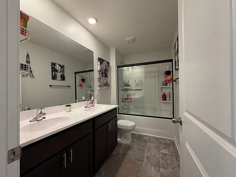 1049 Greenway Dr — Photo 11