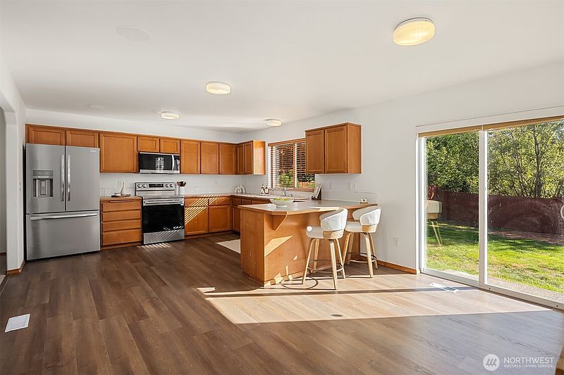 3rd image of 12421 SE 278th Place