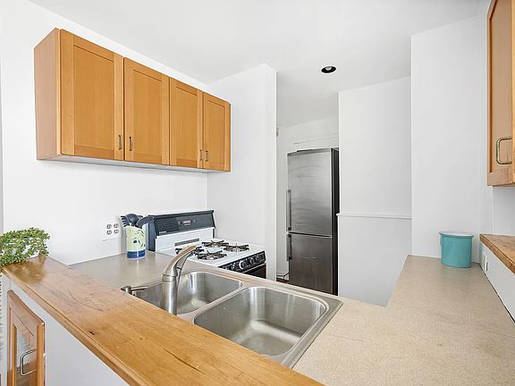 4th image of 172 E 4th St APT 10A