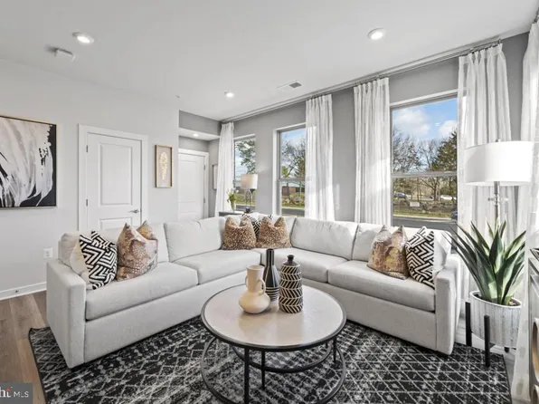 13590 Innovation Station Loop, Herndon, VA 20171