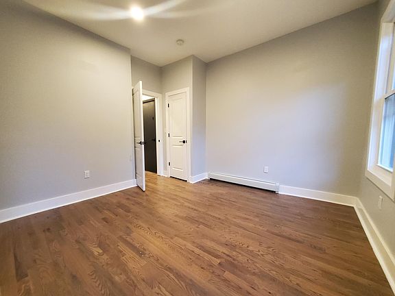 4th image of 484 Mercer St APT 1R
