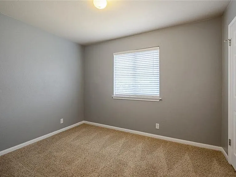 1709 Royal Ascot Dr — Photo 17