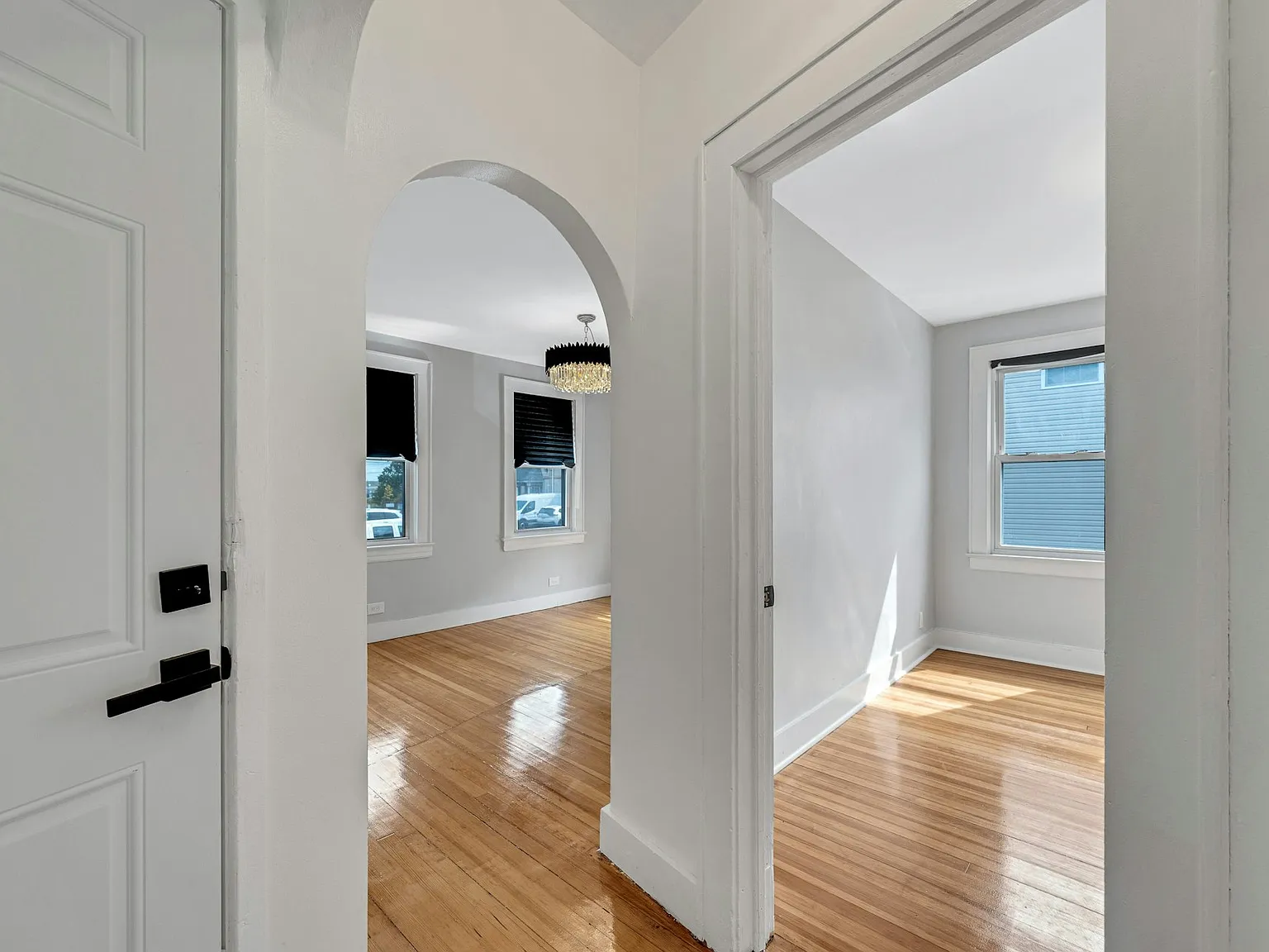 2 bed, 1000 sqft, $2,300 — Photo 2