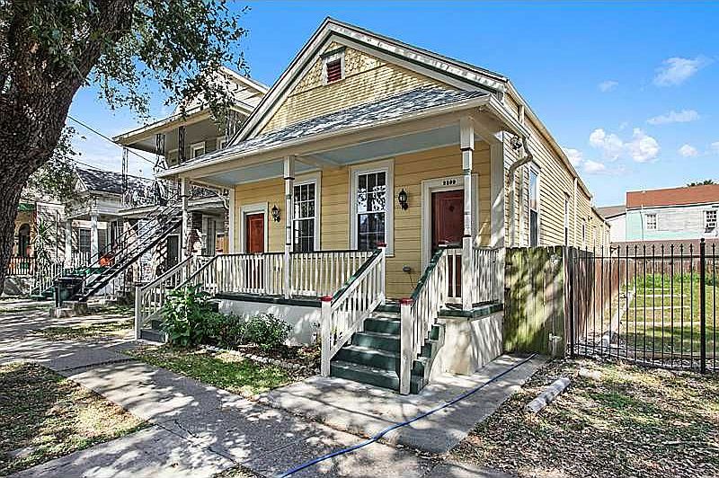 1st image of 2809 Banks St