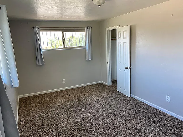 2202 N Los Altos Ave — Photo 16