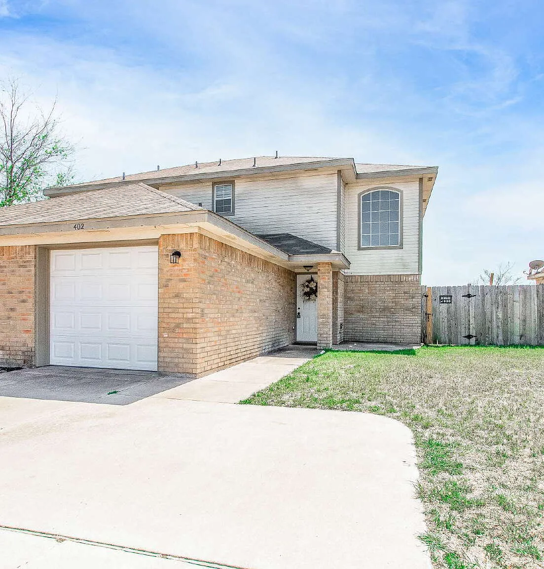 2 bed, 1.5 bath, 1016 sqft, $1,100 — Photo 2