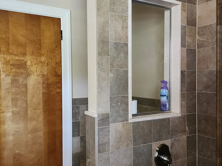 Shower / Bath Tub