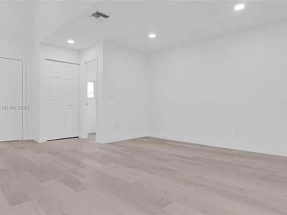 5th image of 838 NW 98th Ave