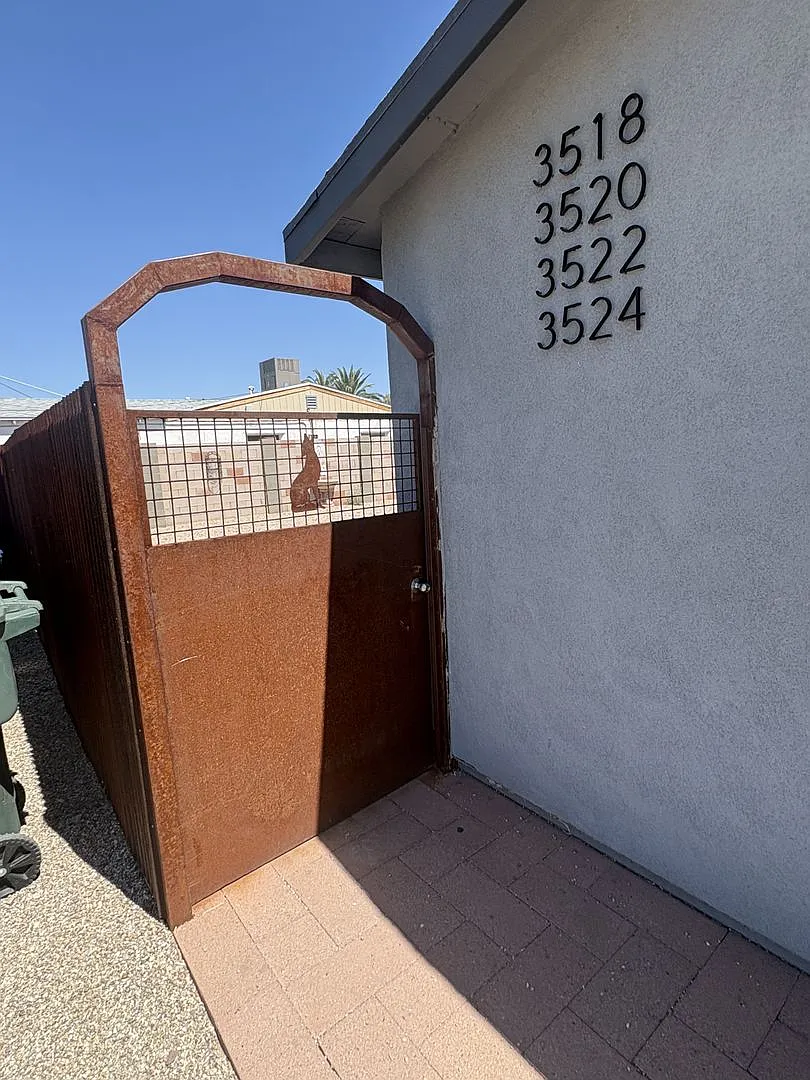 Central location - unit in cozy 4 plex setting with off street parking — Photo 2