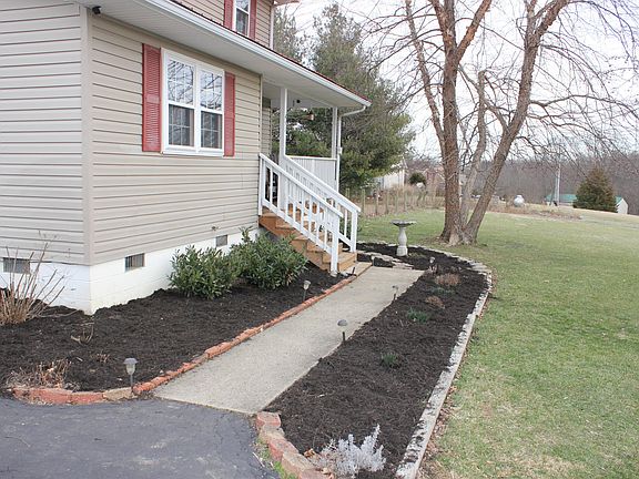 3rd image of 451 Kelly Dr