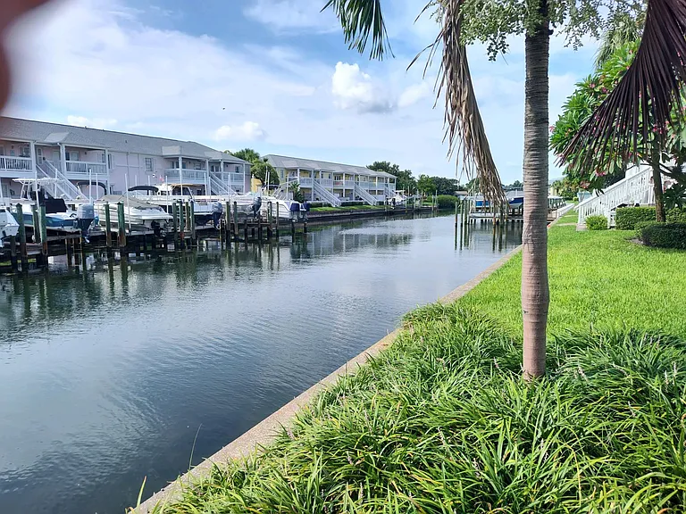 4875 Coquina Key Dr SE #B — Photo 10