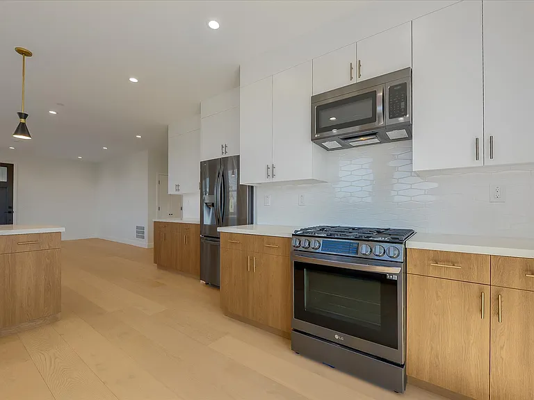 332 Pine Ave — Photo 7