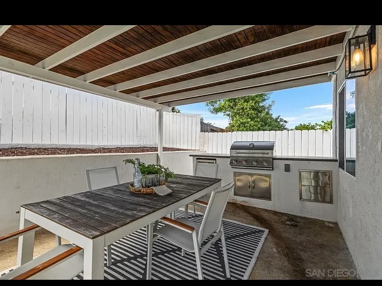 8631 Flanders Dr — Photo 8
