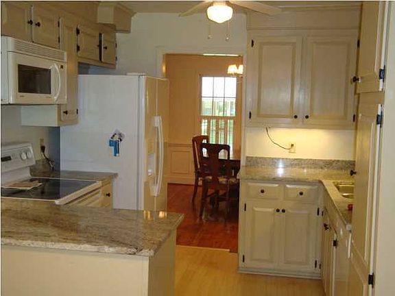 5th image of 106 W Windsor Ct