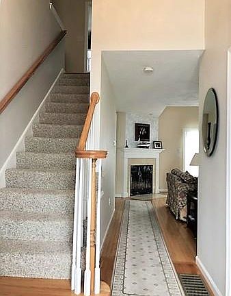 3rd image of 5 Crab Apple Ln #5