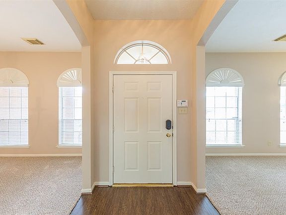 2nd image of 5018 Parkcrest Dr