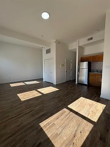 2 bed, 1.0 bath, $1,815 — Photo 2