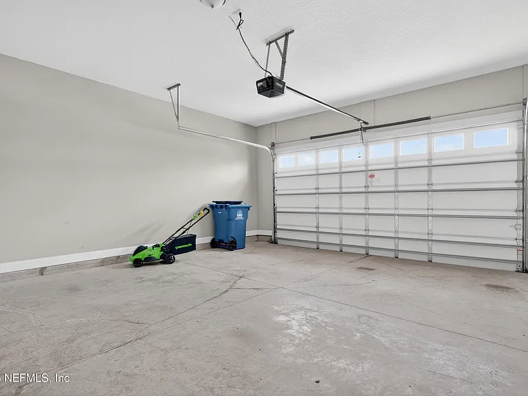 527 Marquesa Cir — Photo 37