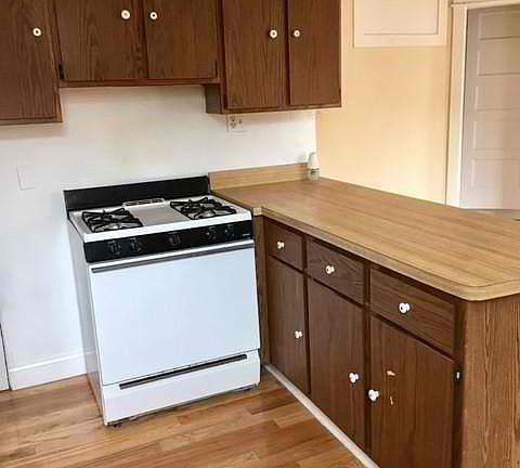 5th image of 428 W Belden Ave #22C